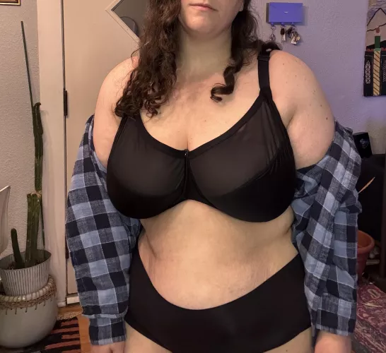 Curls & tits for your Monday morning!