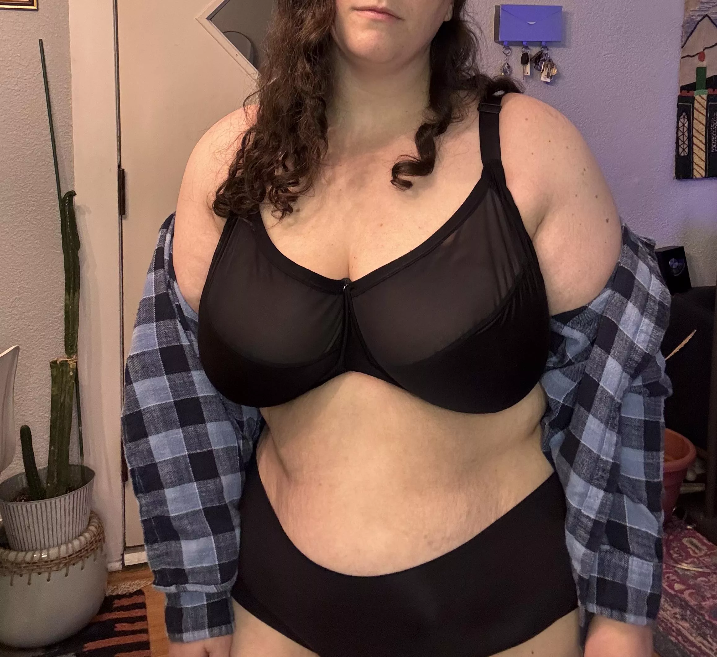 Curls & tits for your Monday morning!