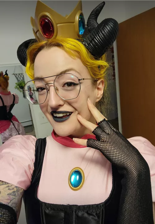 🖤👑 dark & kinky Princess Peach 🍄🍑