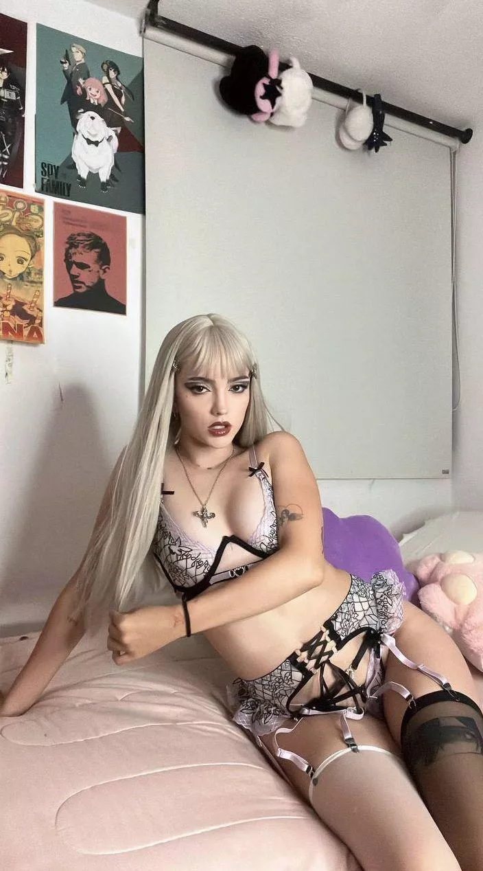 Do you wanna have some fun and make a mess with me?