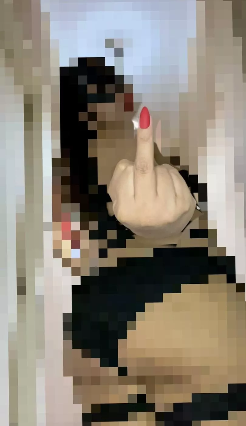 Every pixel of my image makes you yearn for more and more. I am your unattainable goddess!