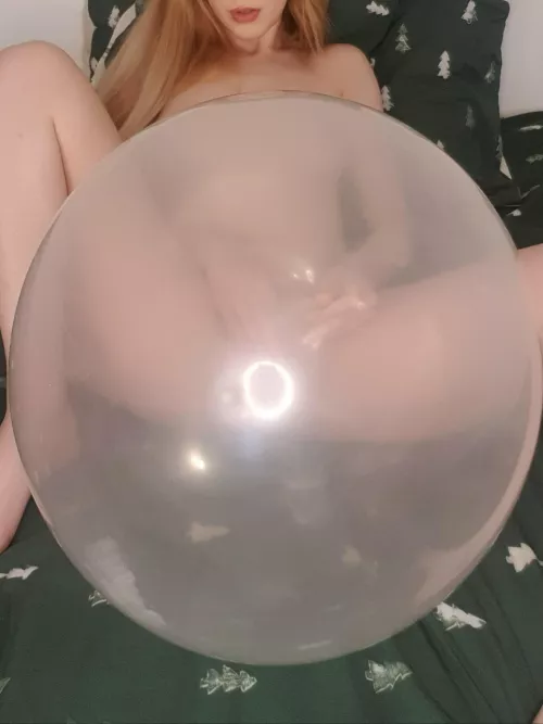 Feeling myself whilst feeling the balloon😍