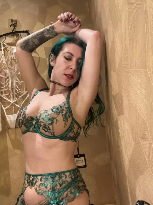 Getting lacey in the fitting r