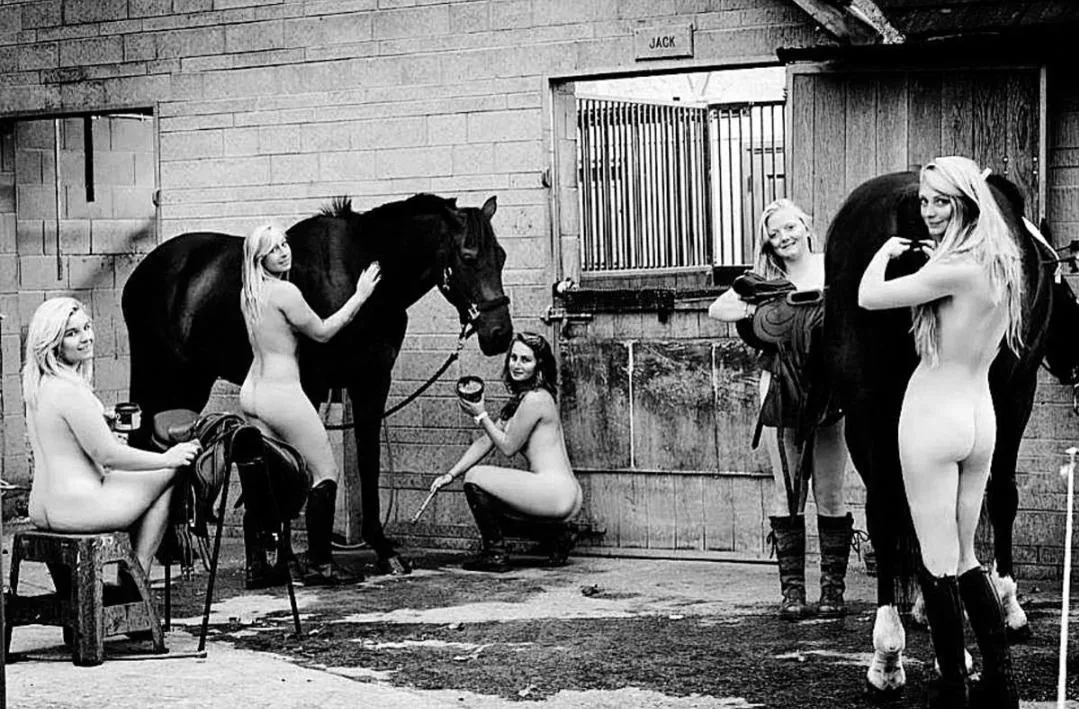 Girls and horses 
