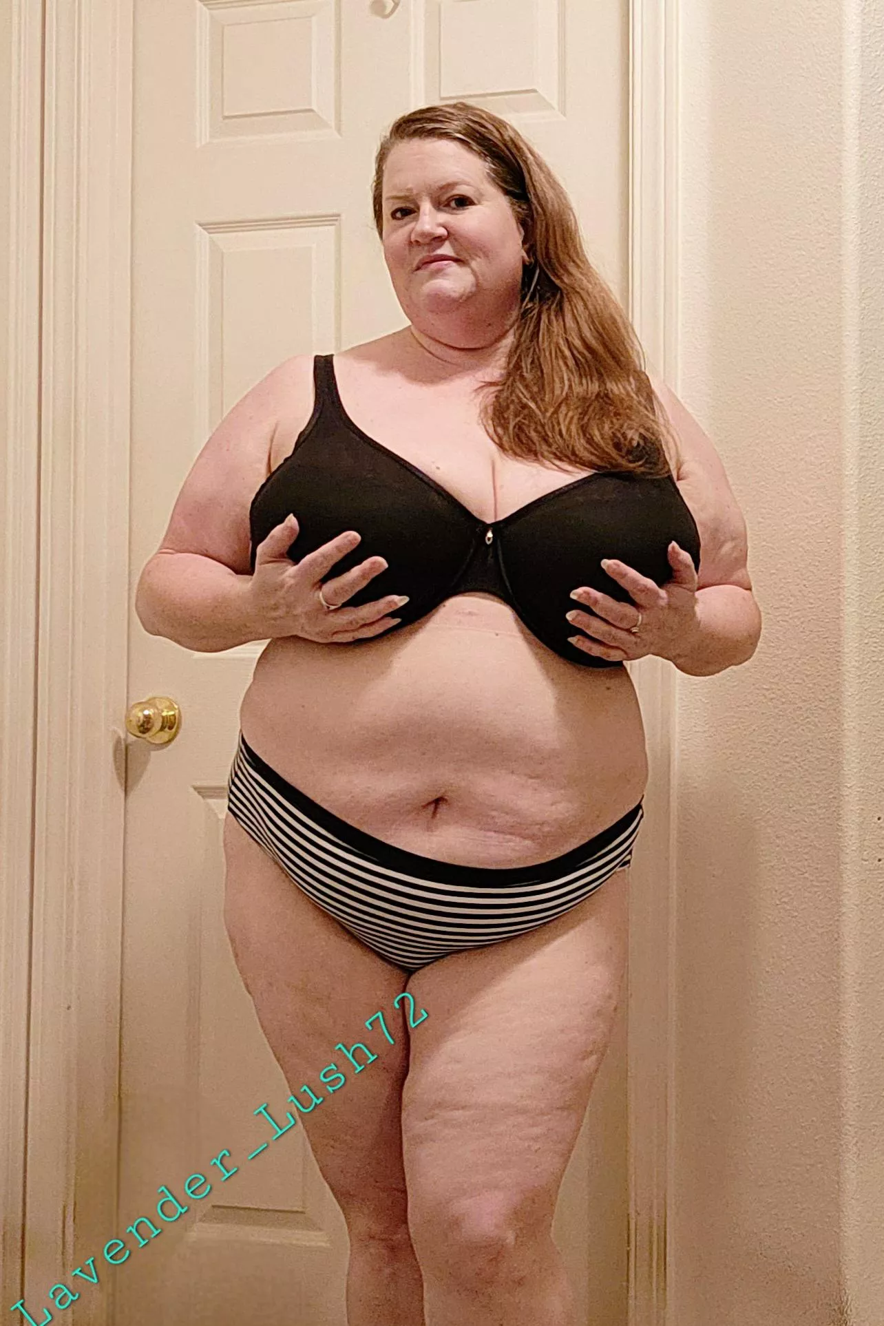 Go ahead take your time...explore all my curves 💞 [F52]