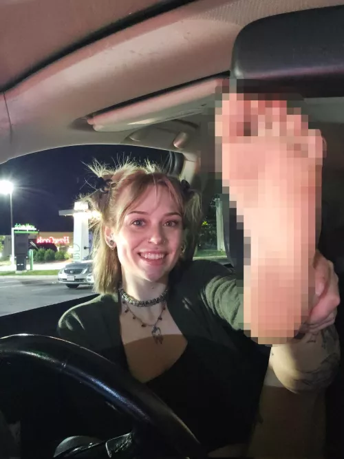 Gonna go see Wicked while you simp over my feet 