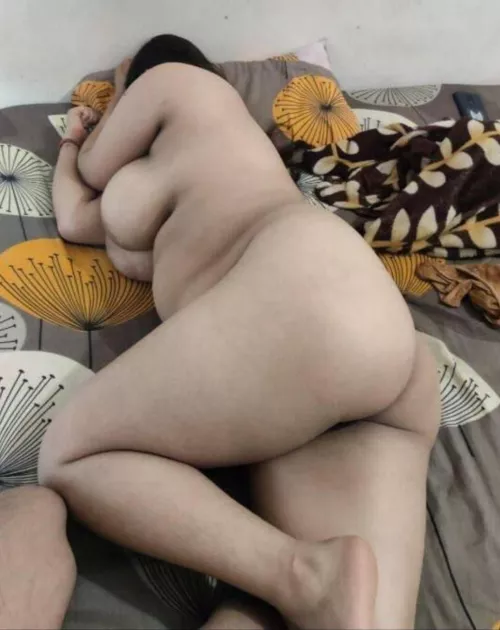 Good morning from your curvy little bitch 