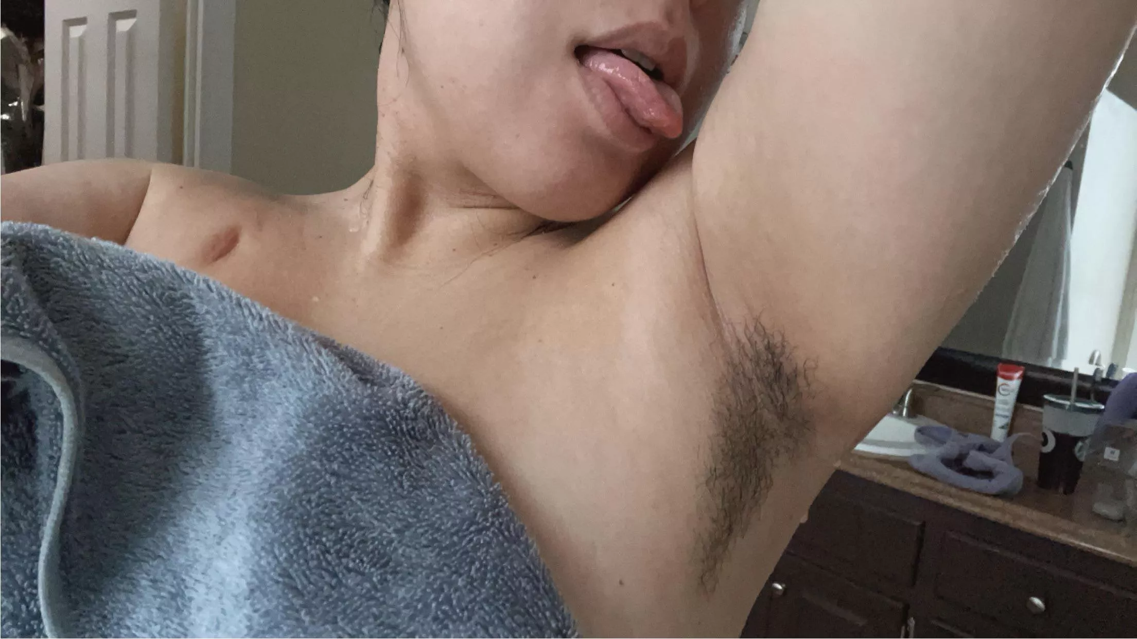 Hairy armpits its so sexy