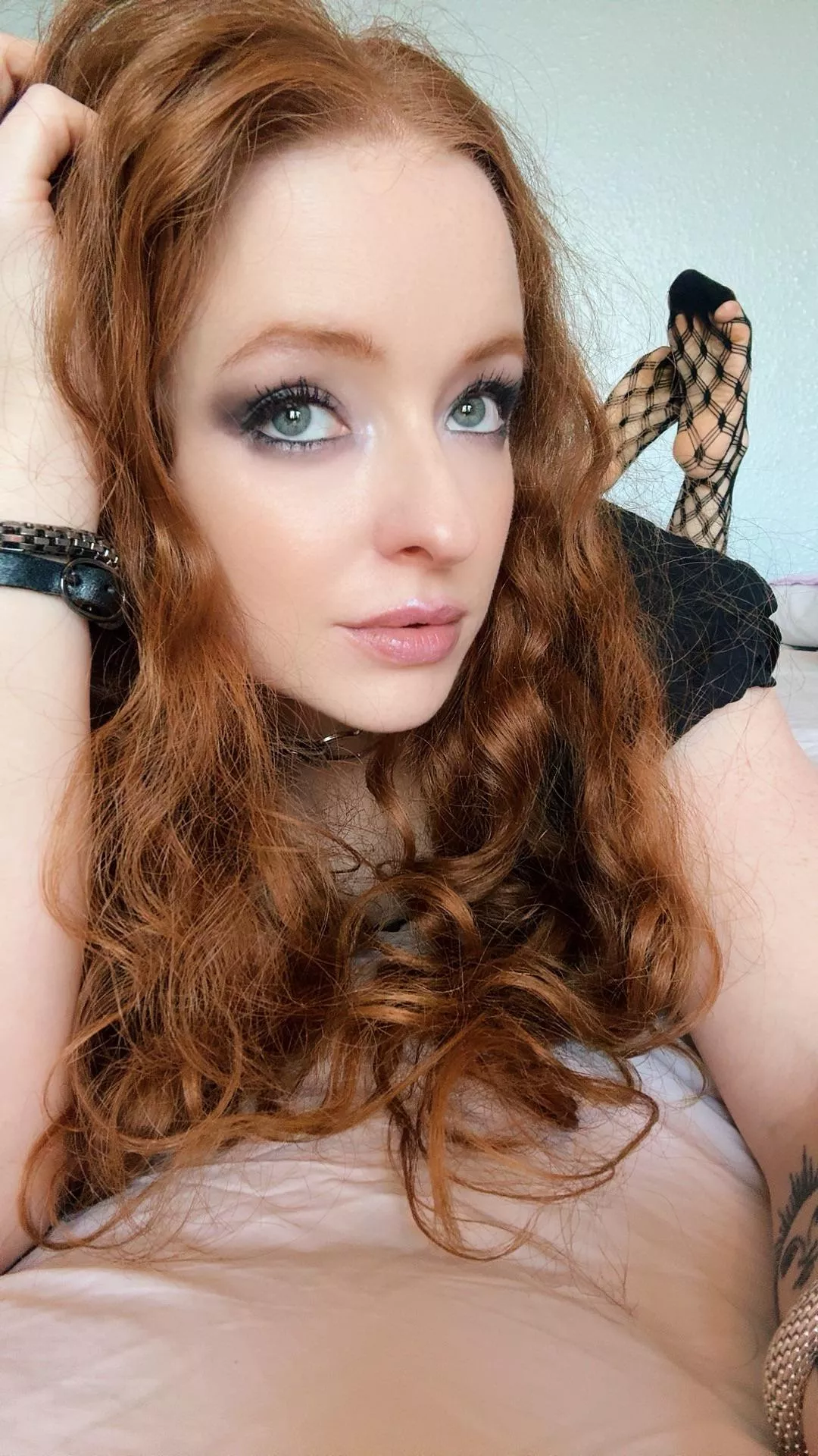 Head over to my free OF to see more redhead goth 🧡🖤