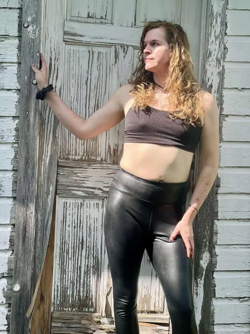 Here's to all of you who love your women to be both thicc and tall!