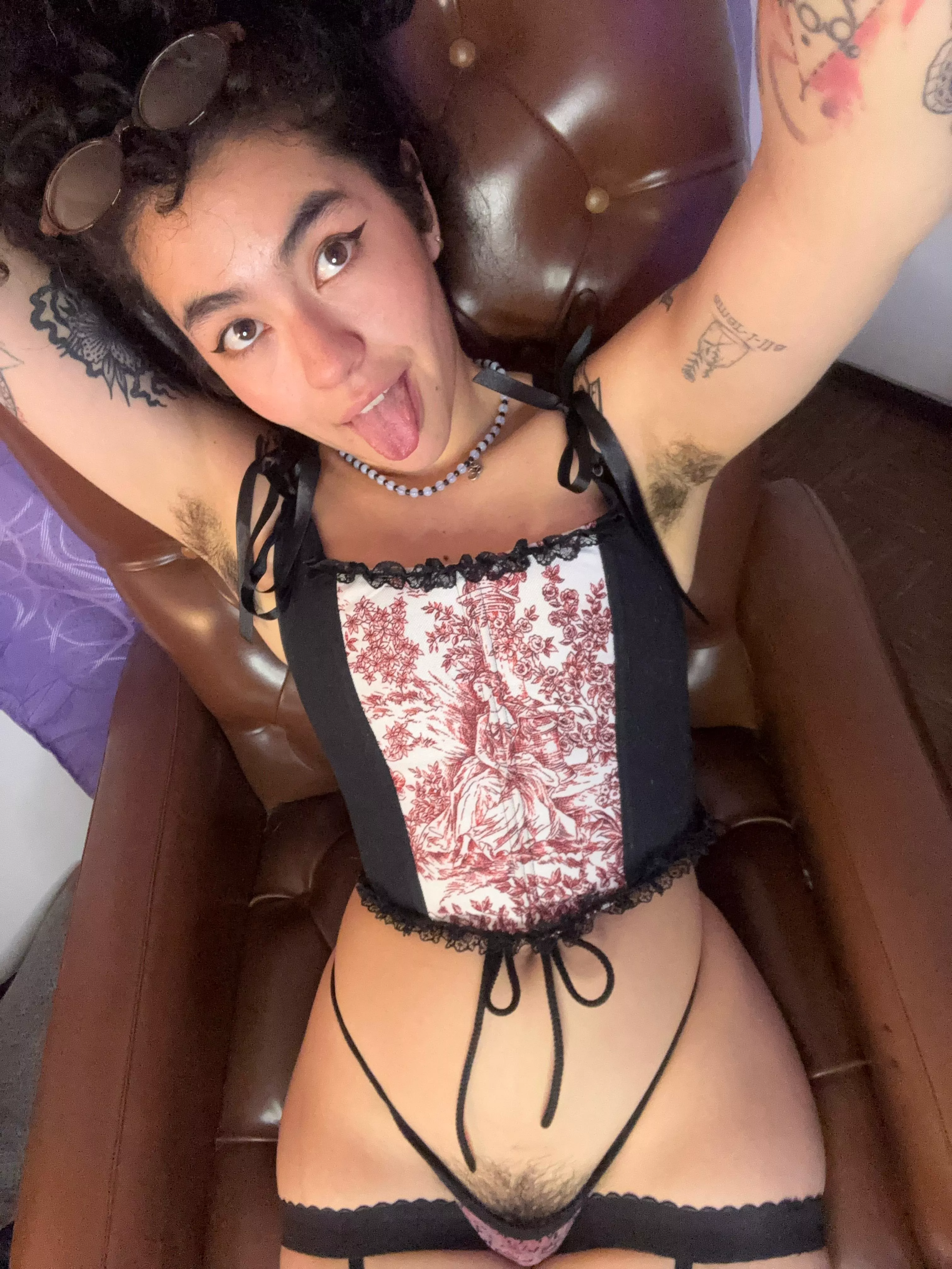 [hs] sniff or lick  these sweaty pits?