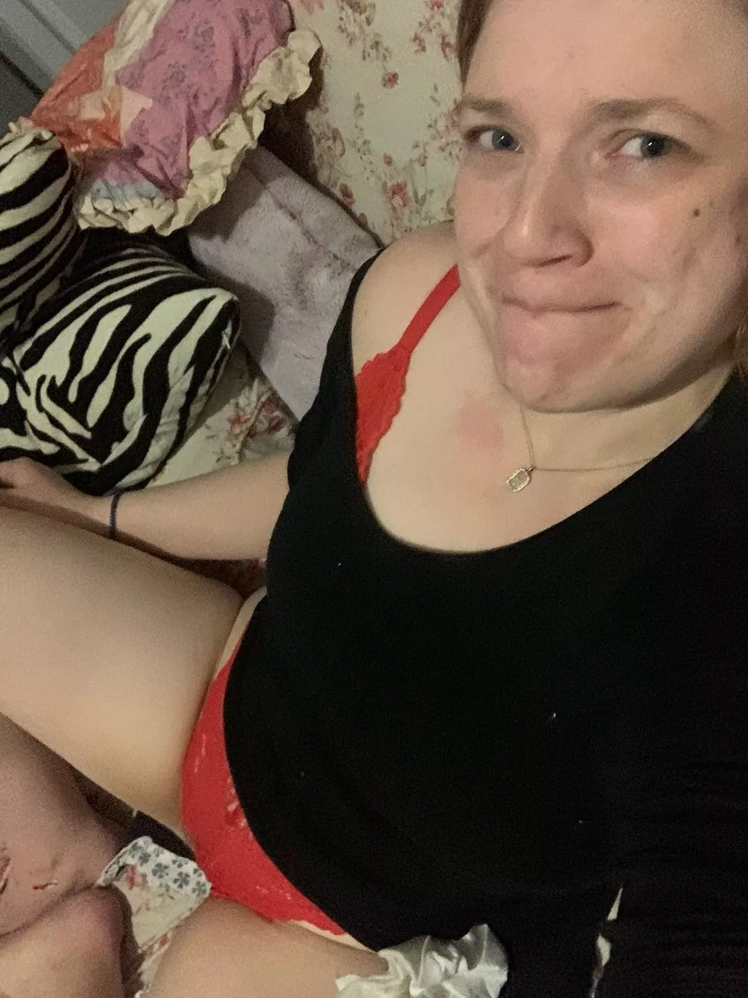 I have a date in an hour 😱 omg I really need to start getting ready 