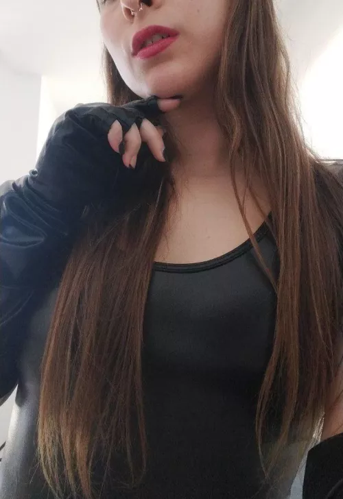 I haven't cut my hair in a long time, do you think I should let it grow or cut it?