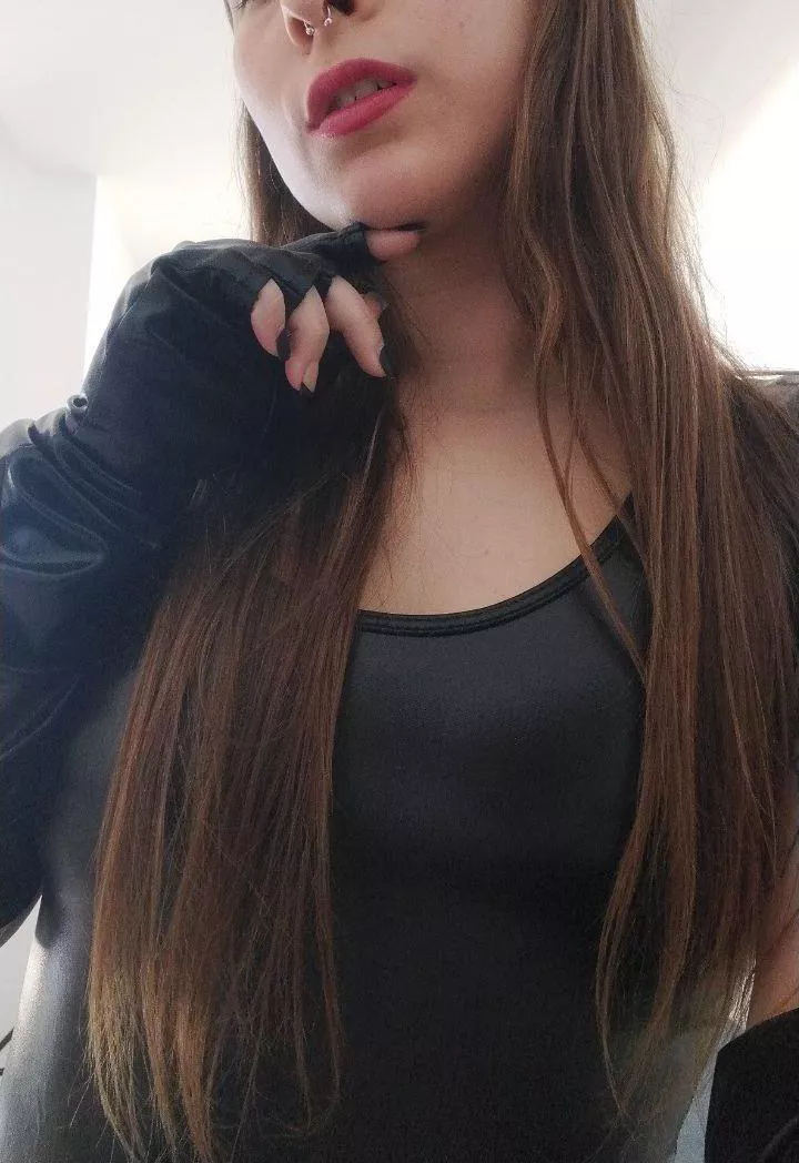 I haven't cut my hair in a long time, do you think I should let it grow or cut it?