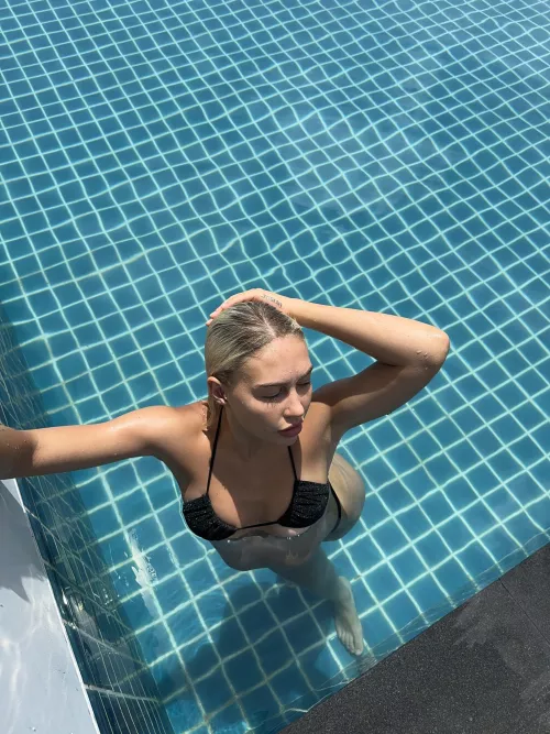 I love pool parties, don't you