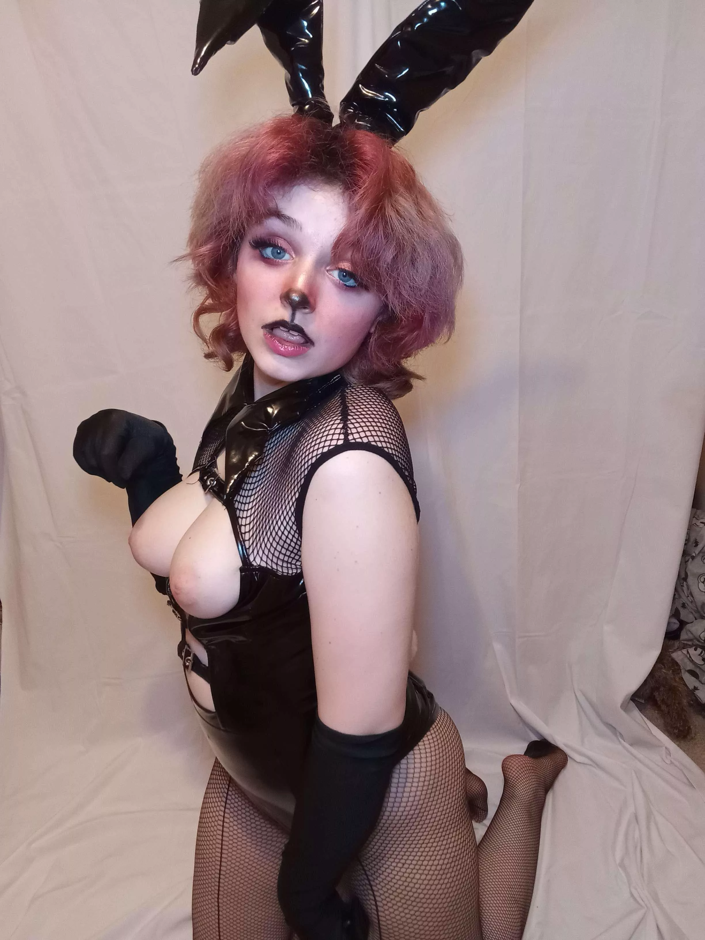 I was born to be a pet on my knees