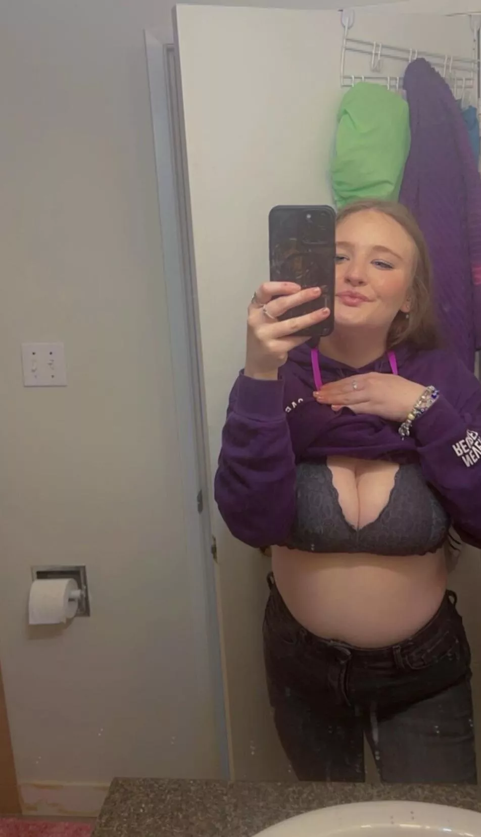 I will literally do anything for some Taylor swift tickets 😭😭😭 downtown looks amazingggg I’m so going there later tn 