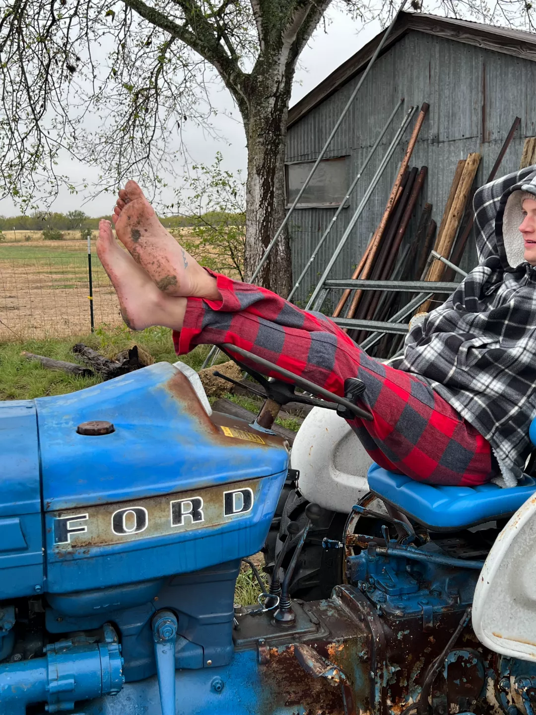 I'll take you for a ride on my big blue tractor. 🚜 👣