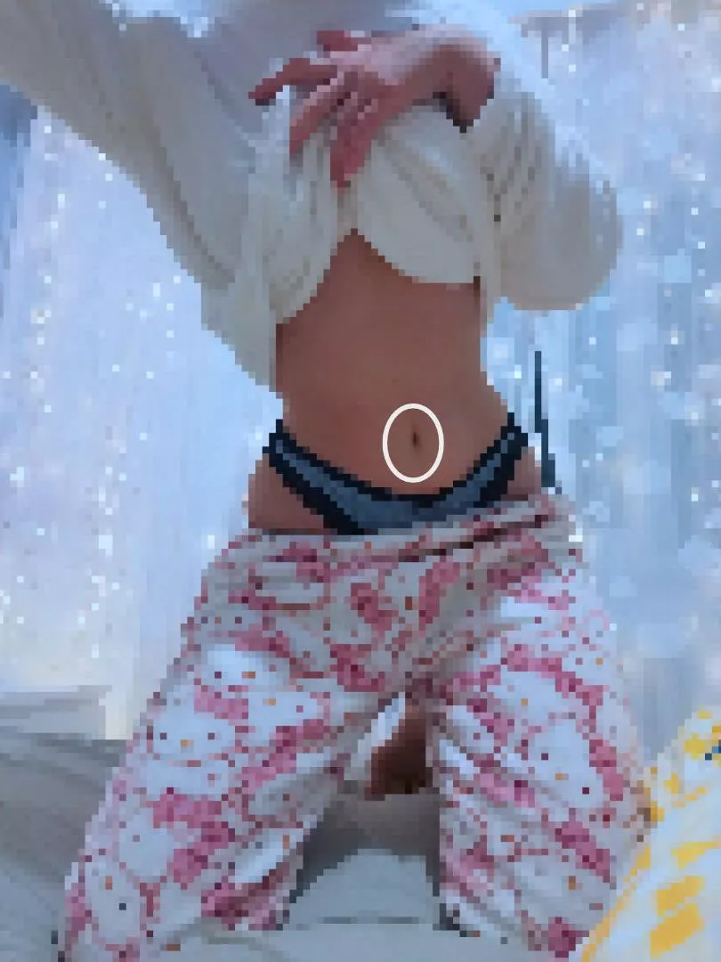 I'm too generous with you today by letting you see my bellybutton 