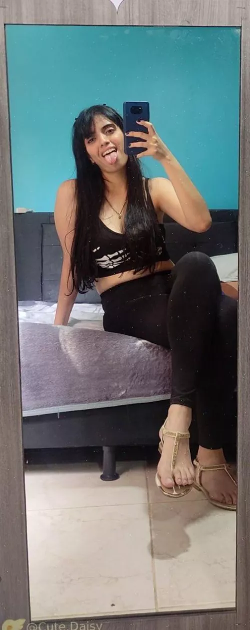 I’m waiting for someone who can make me moan all night long?!😈🩶