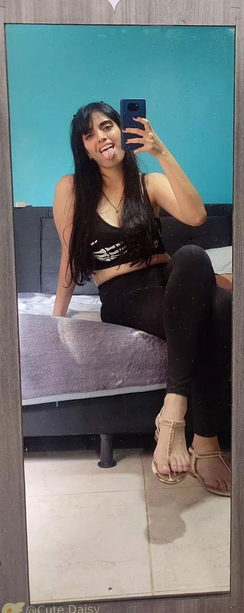 I’m waiting for someone who can make me moan all night long?!😈🩶