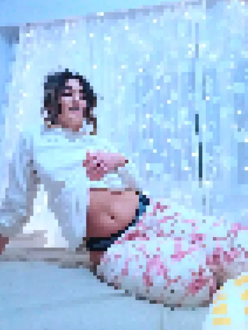 Imagine having a dick that gets hard by pixels hahaha