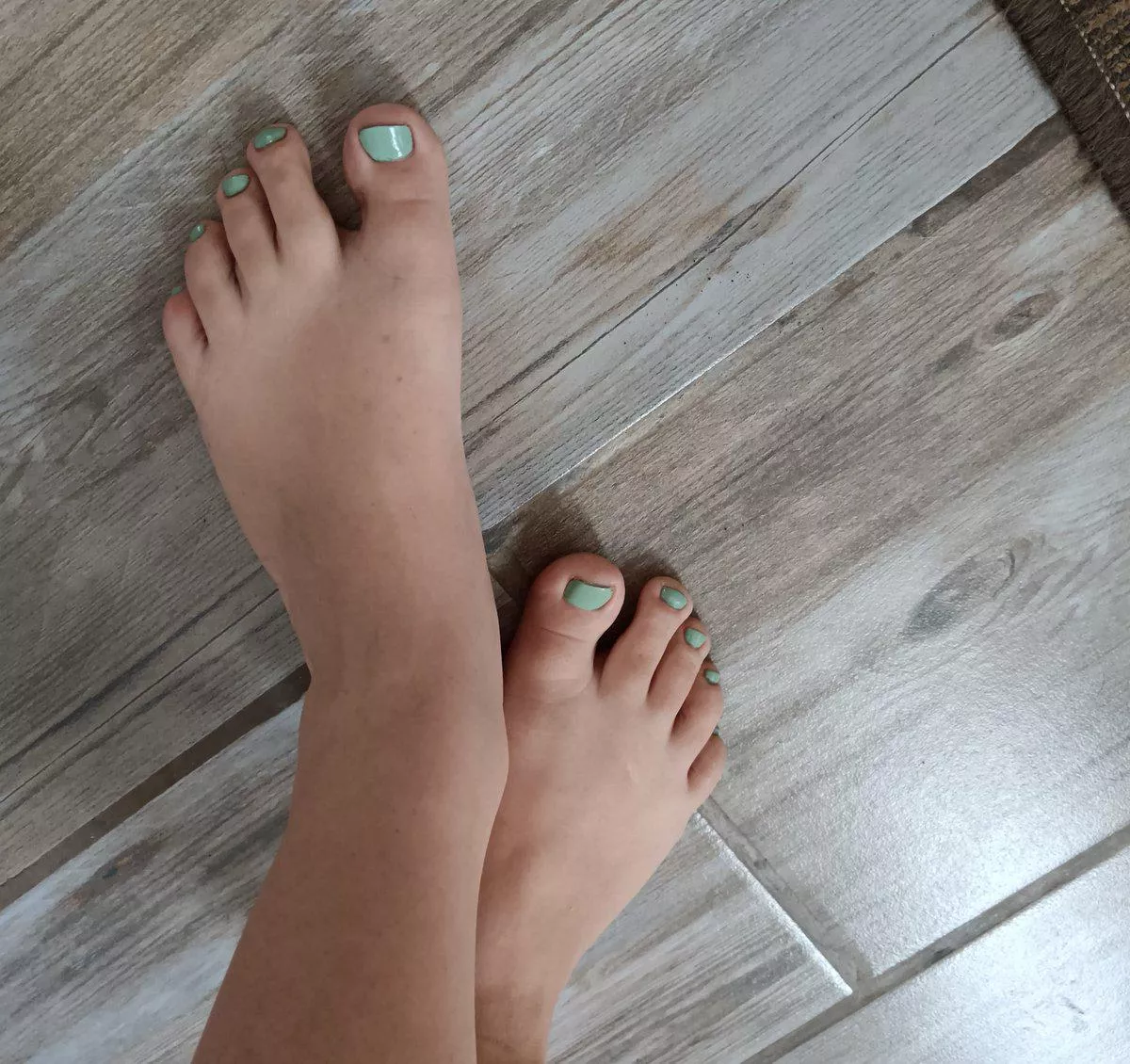 In desperate need of a foot massage💖

https://feetfix.com/flirtyfootprints