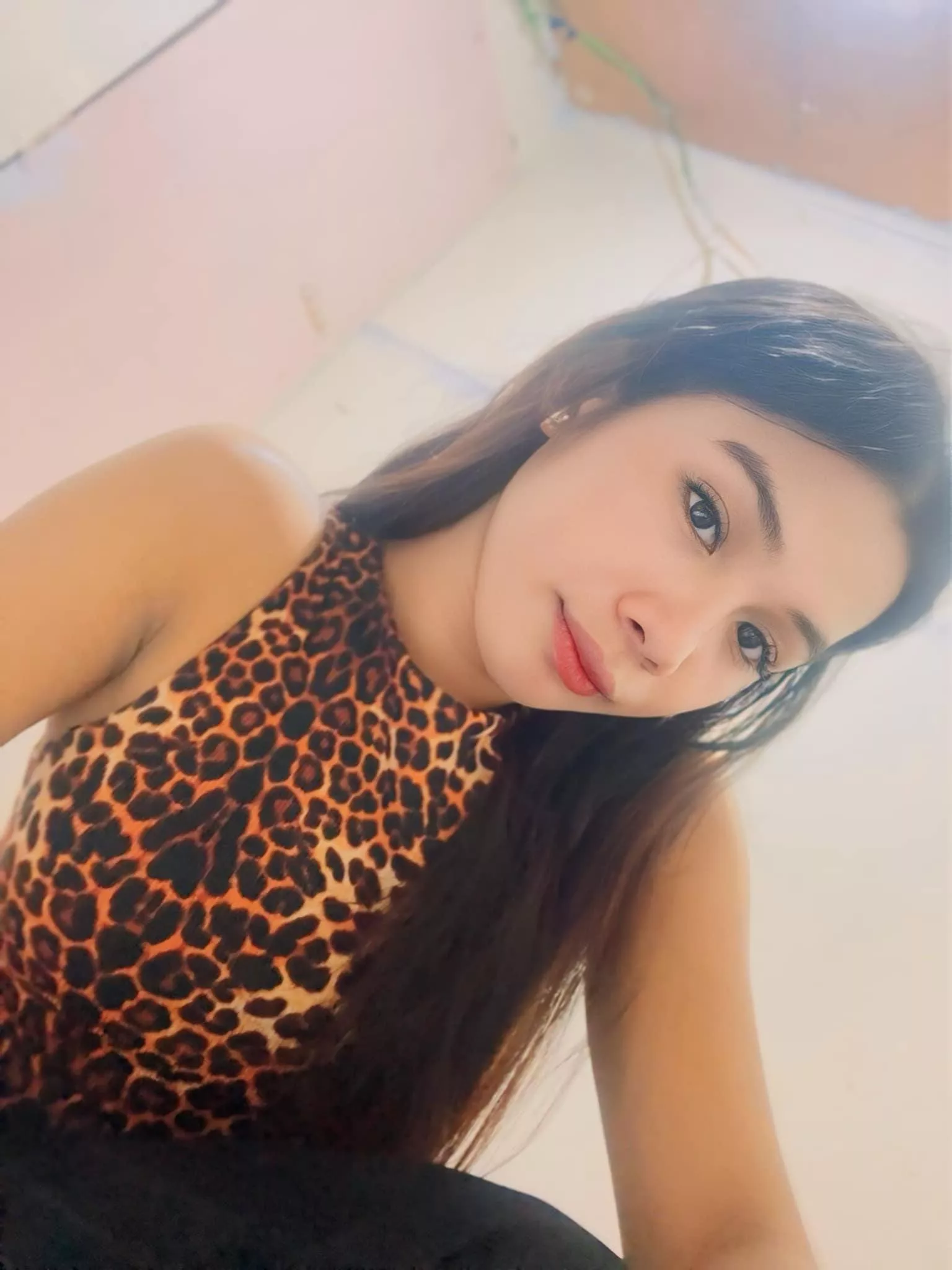 Is it beautiful to wear a leopard shirt? 