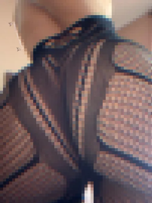 it's getting harder to resist my pixelated body