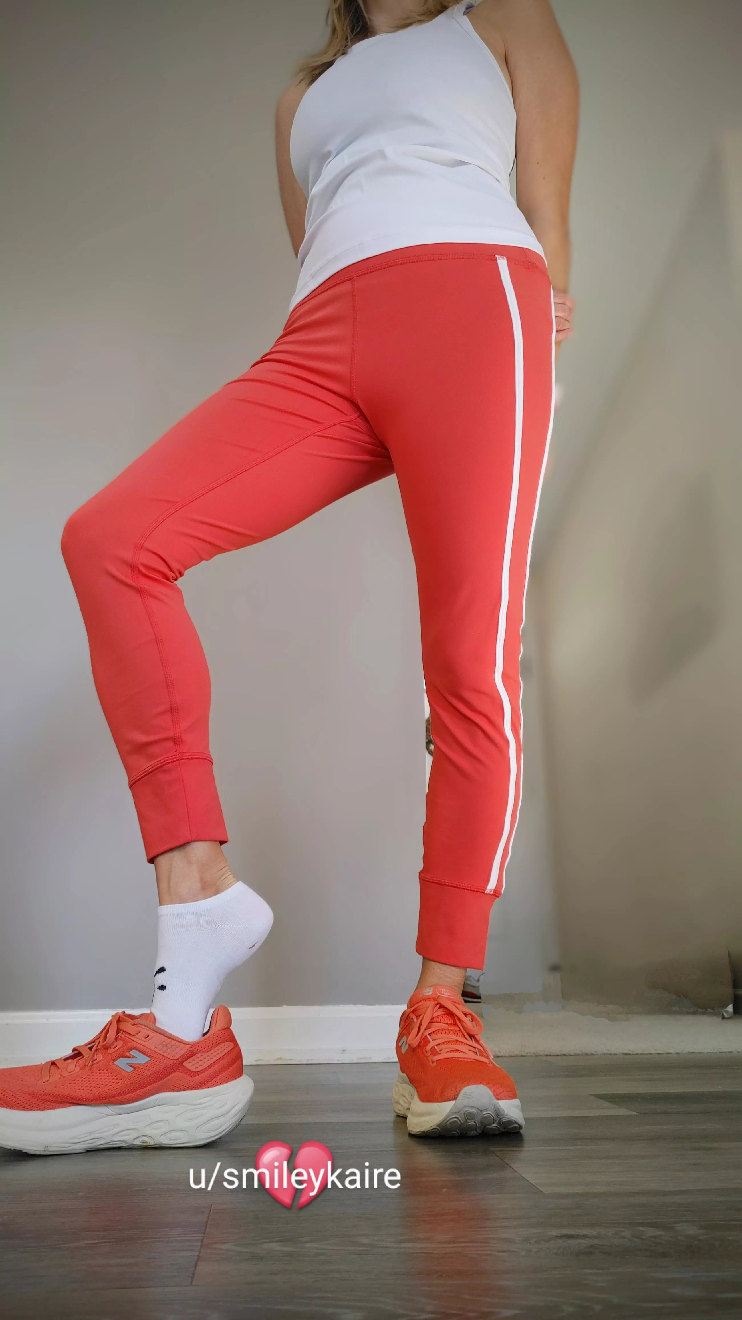 Kinda wanna use my [F]eet to press your face in my sweaty gym shoes😈 you up for that?