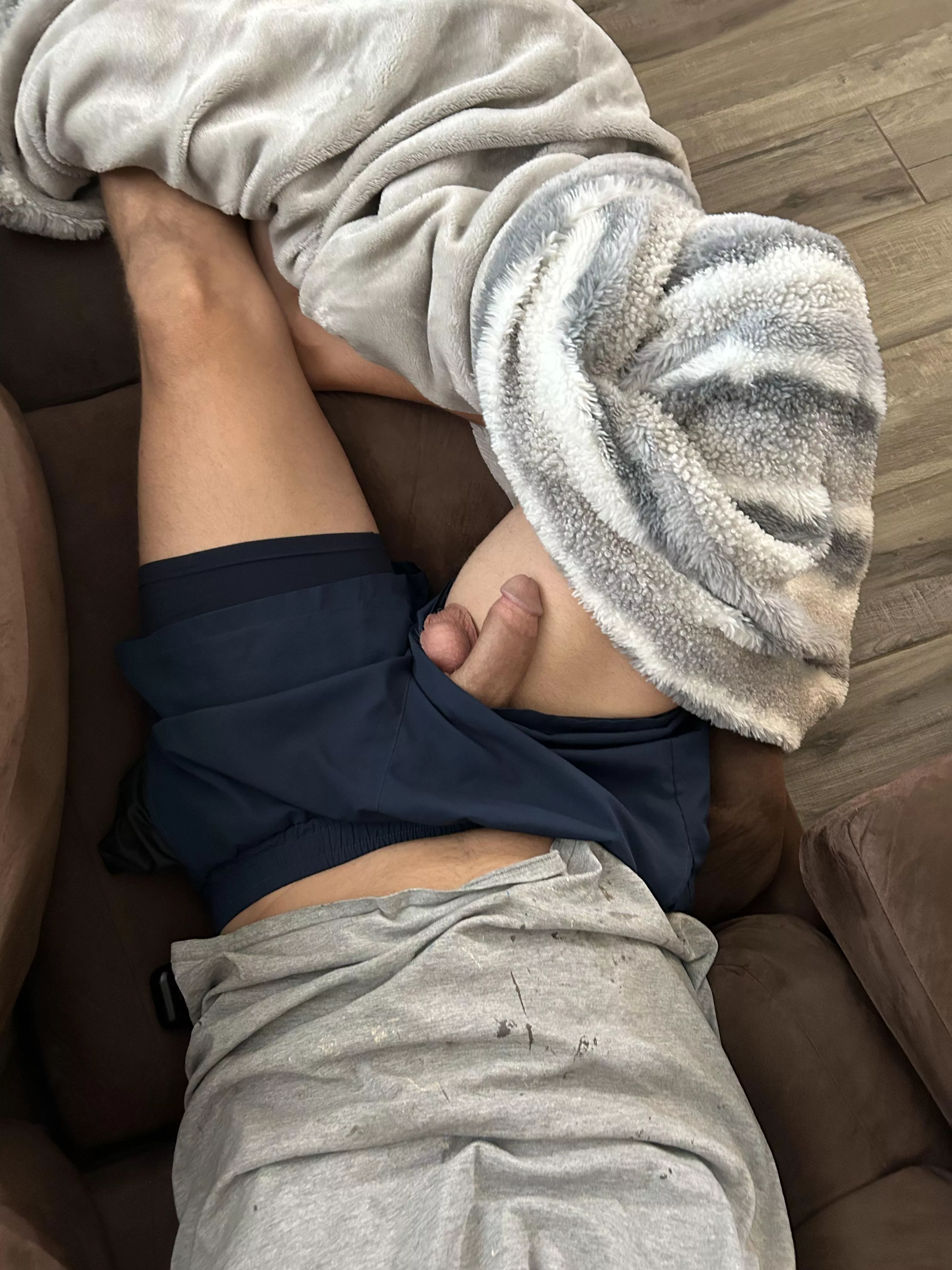 Lazy on the couch… cum join me!