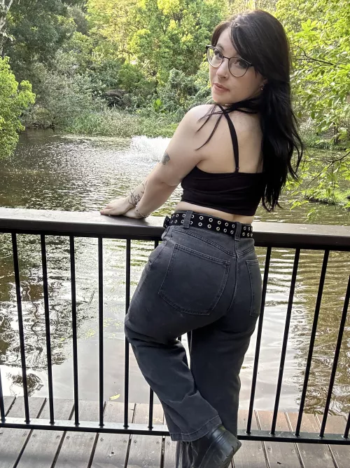 Let’s have a cute picnic here 