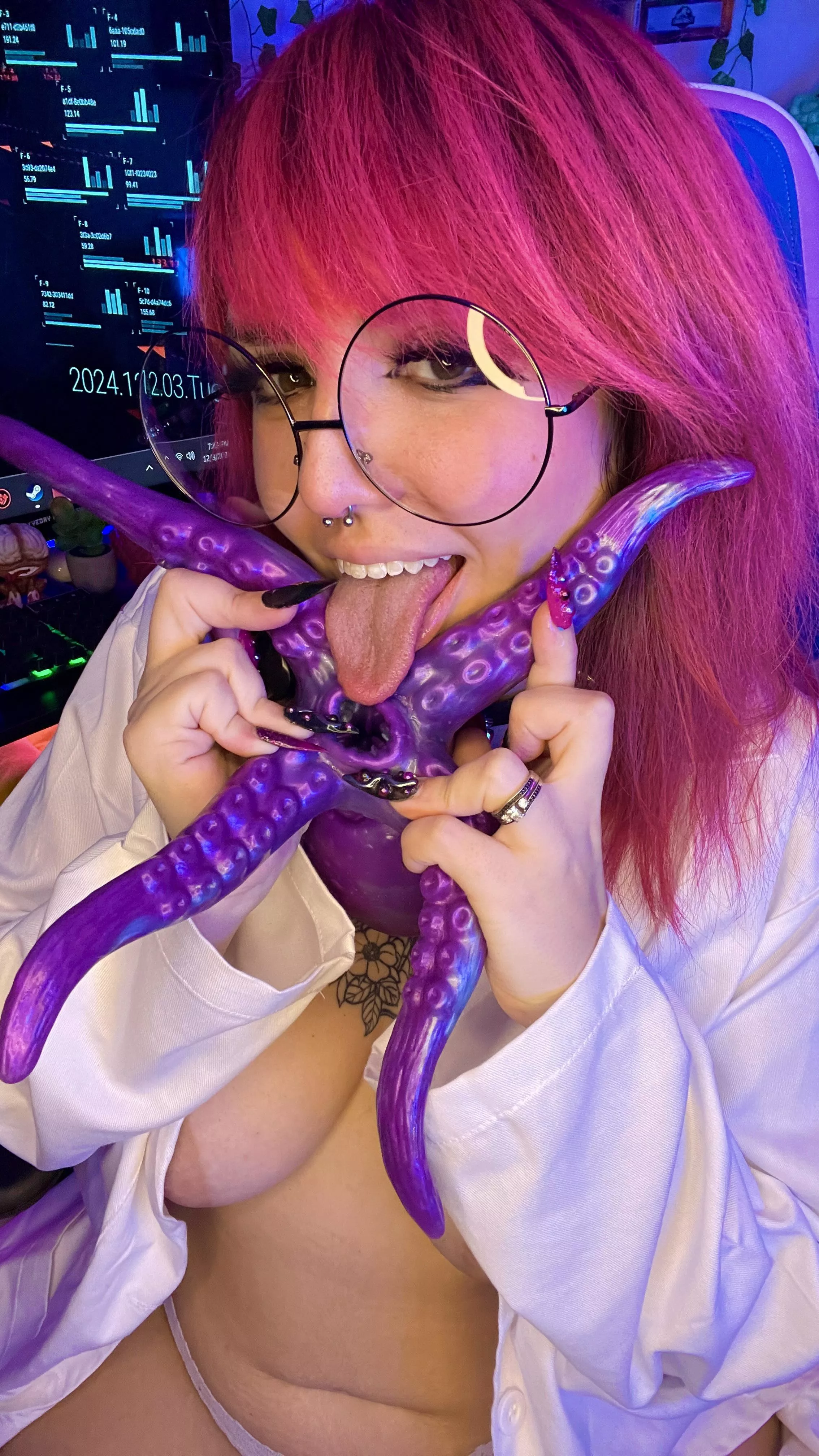 Look at this neat toy I found, come here and Fuck It