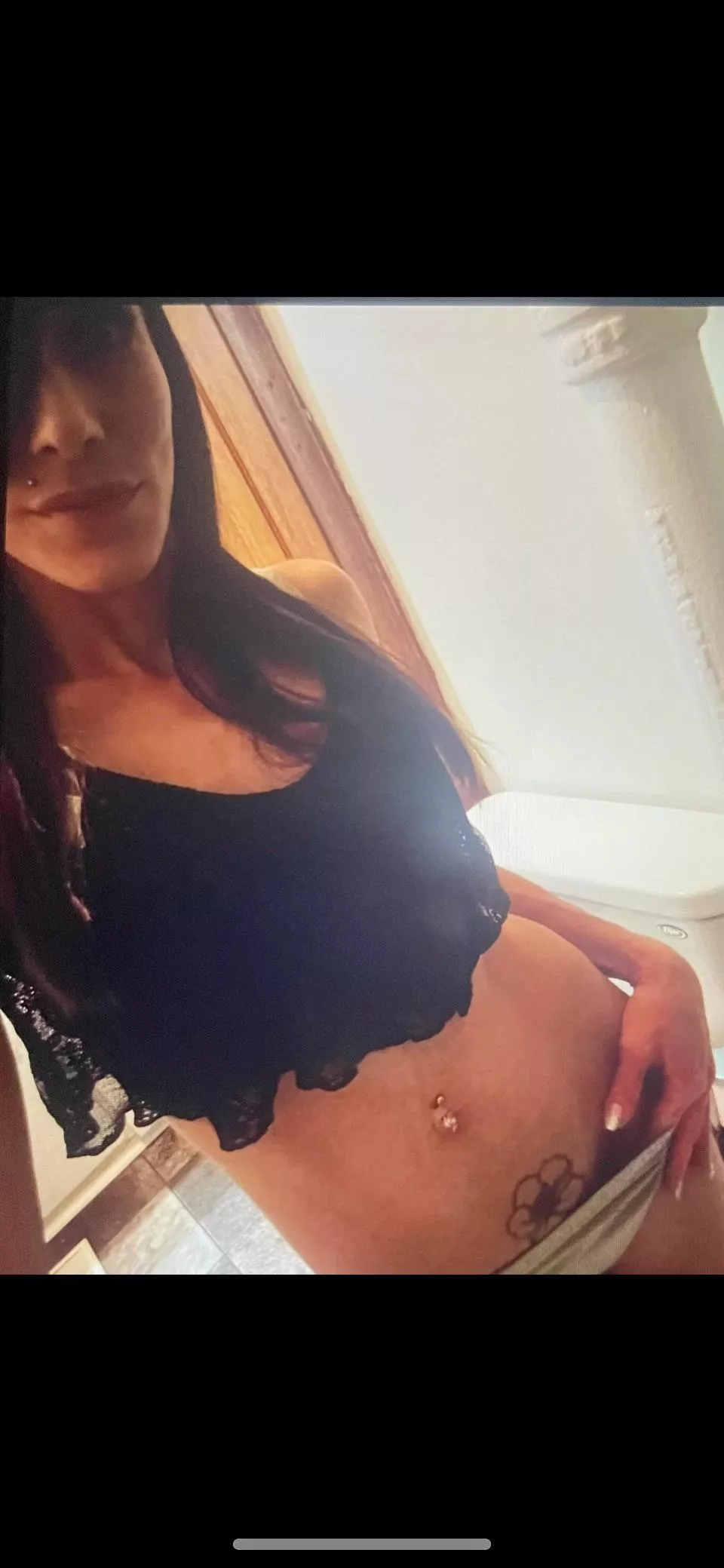 looking for a huge BBC 9 inches or bigger to fuck my lil pussy  