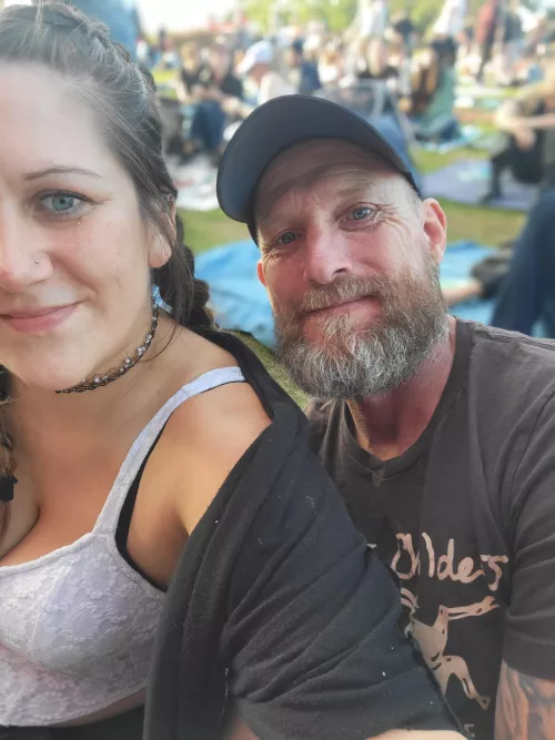 Looking for males or couples tonight 