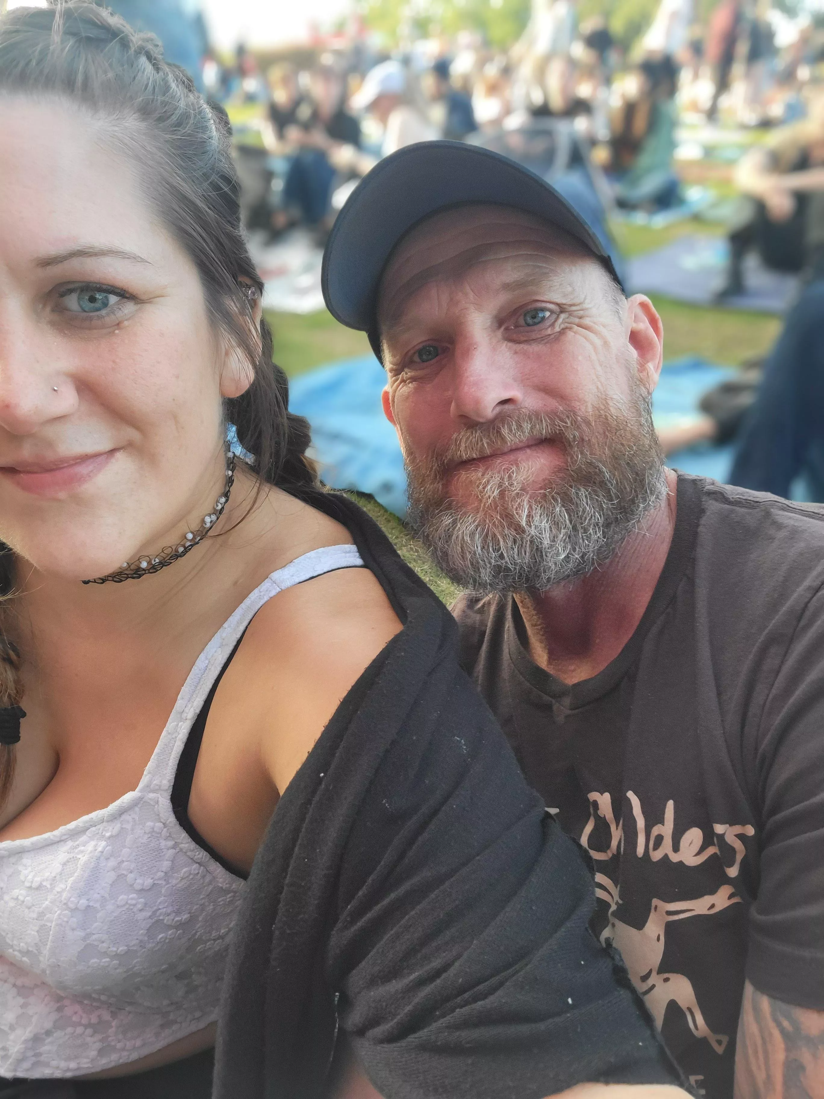 Looking for males or couples tonight 