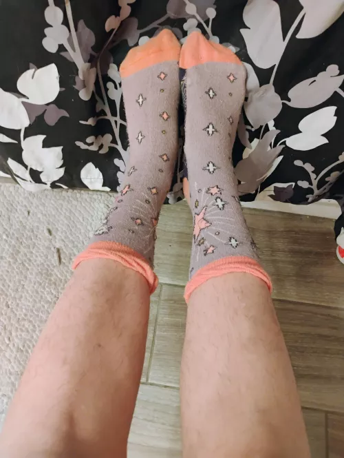 Love my hairy legs 😍