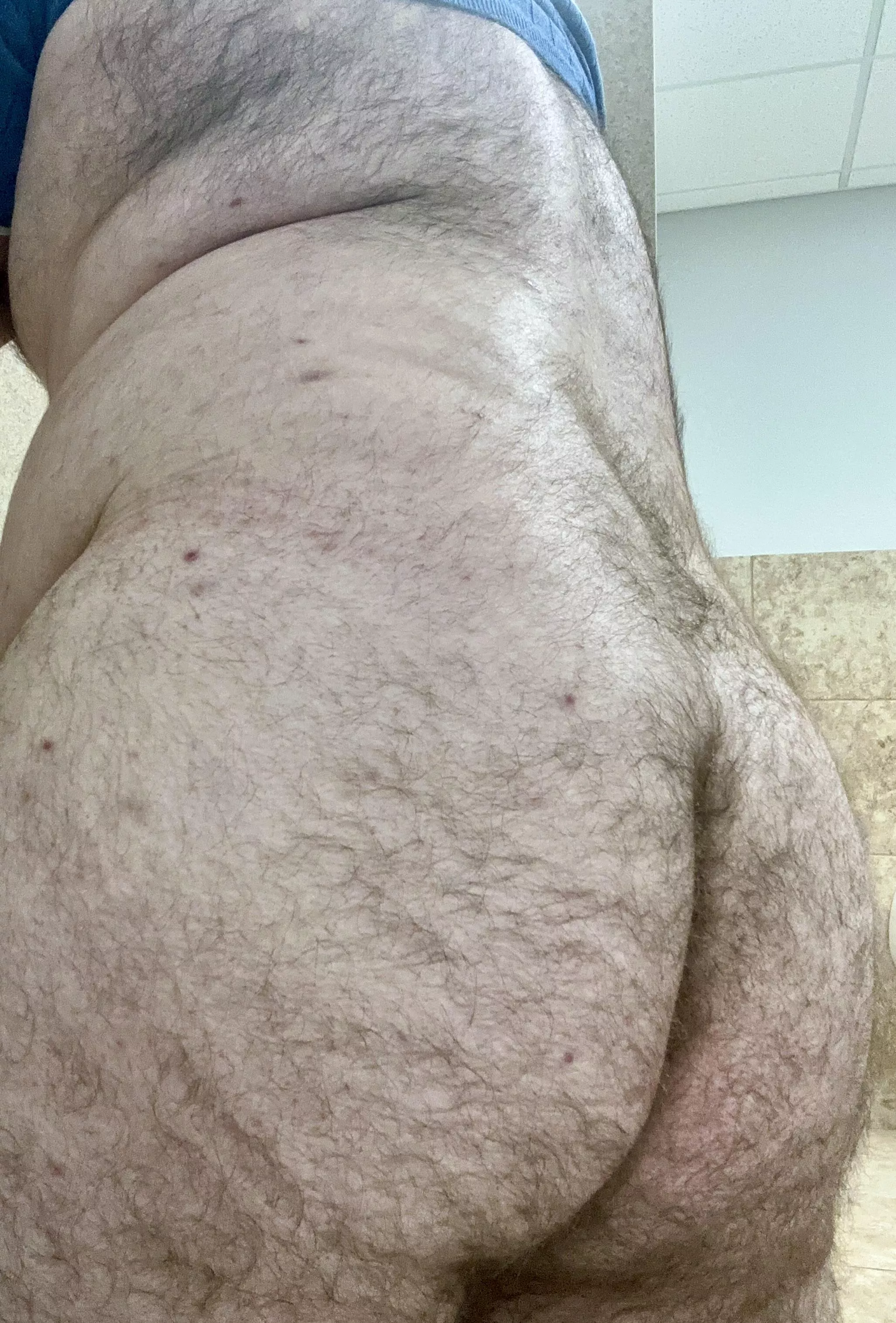 Meet me in the bathroom for a good time 😘