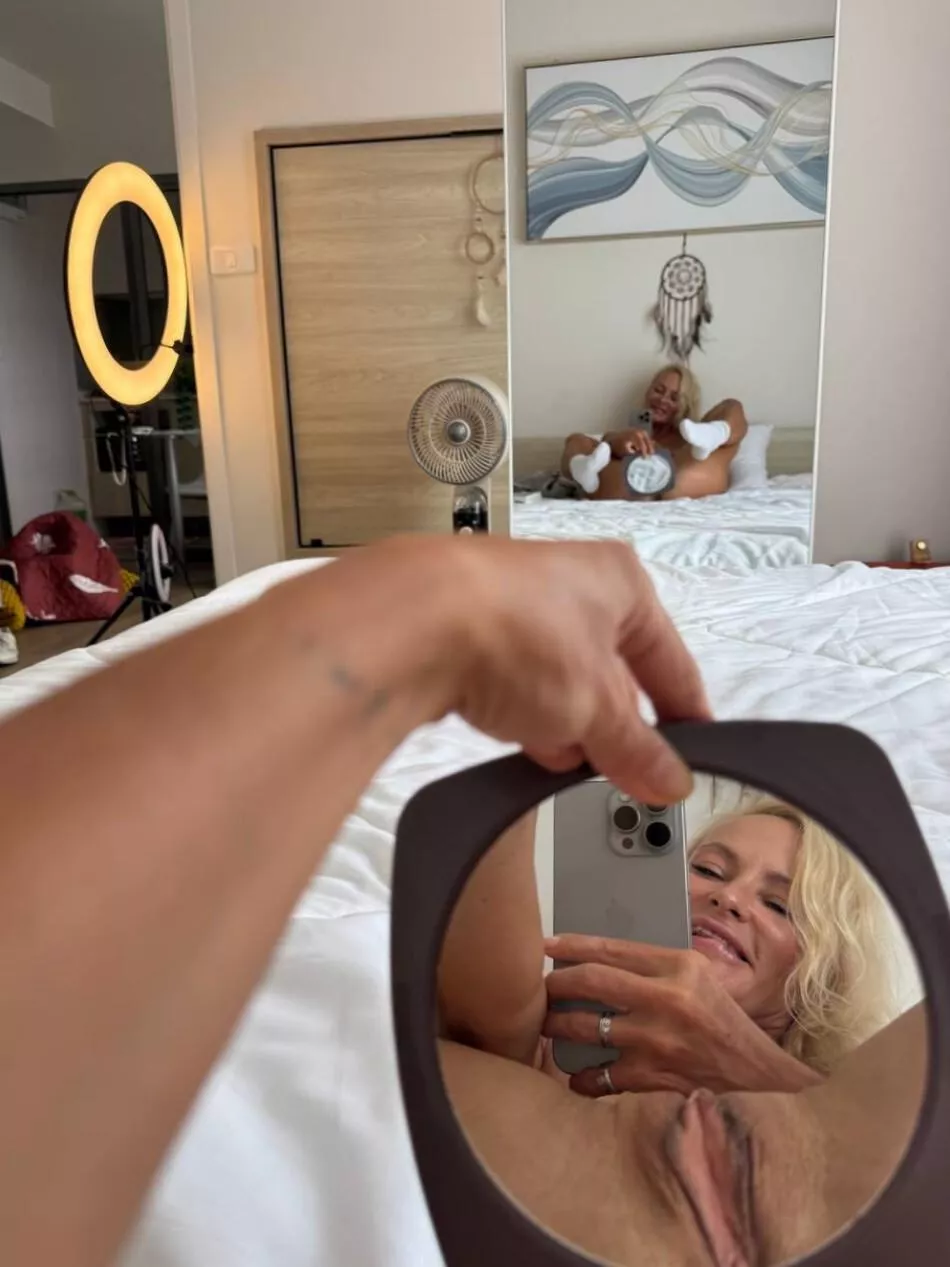 Milf's pussy is the sweetest