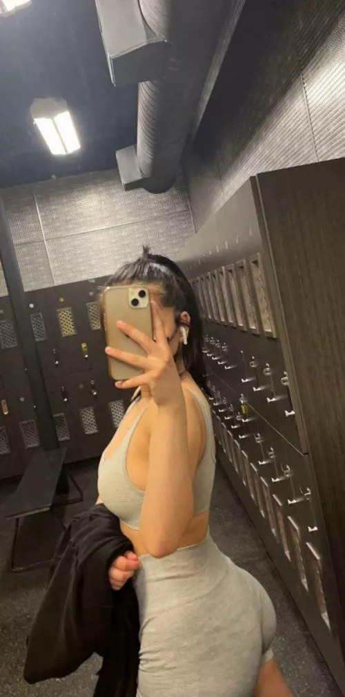 mirror, mirror on the wall... who’s looking cute today? 😏✨