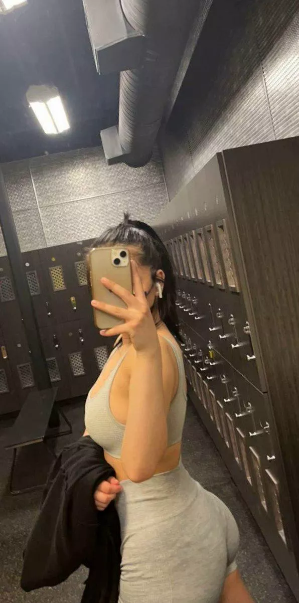 mirror, mirror on the wall... who’s looking cute today? 😏✨