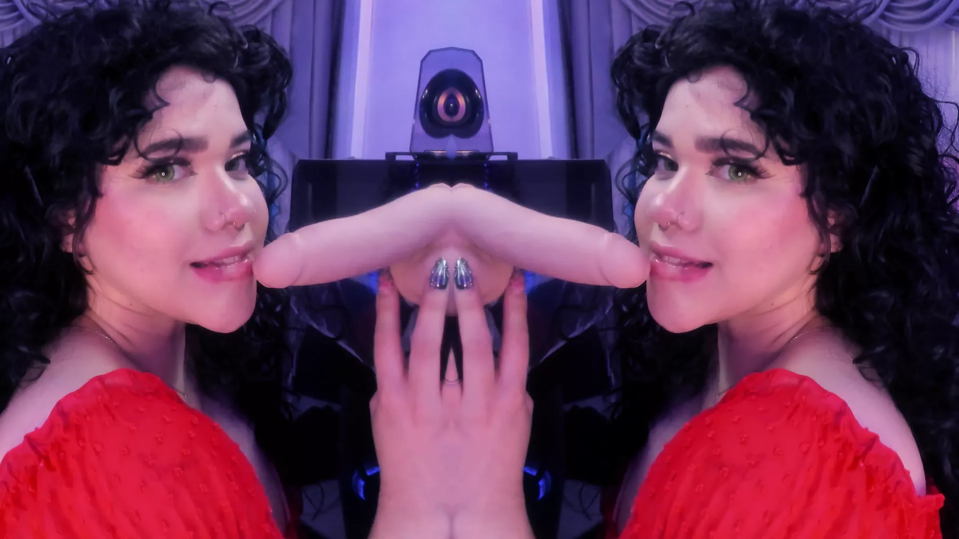 Mirror shows [albaandthayron]