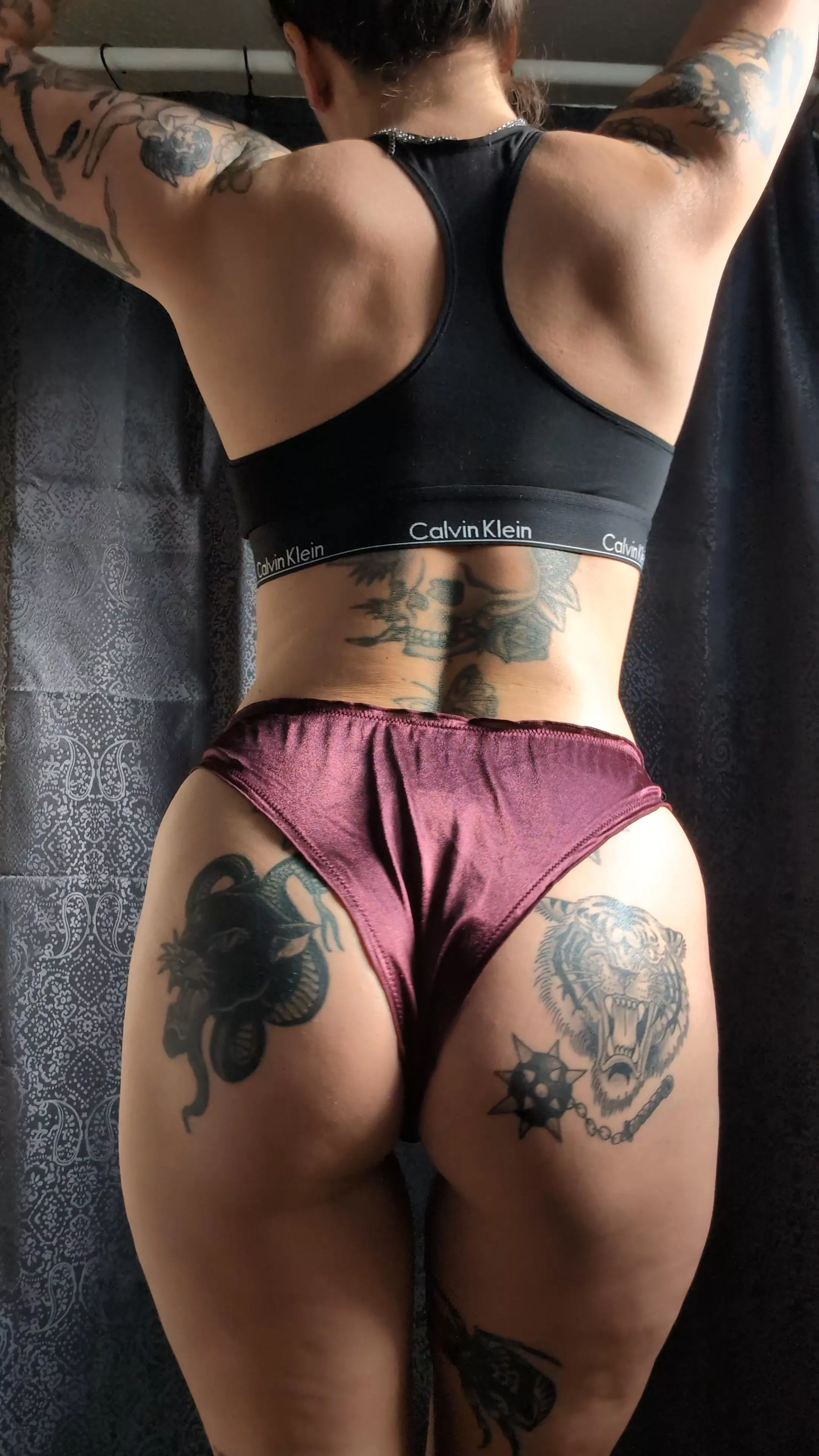 Mismatch Sunday 🖤 black CK and maroon satin
