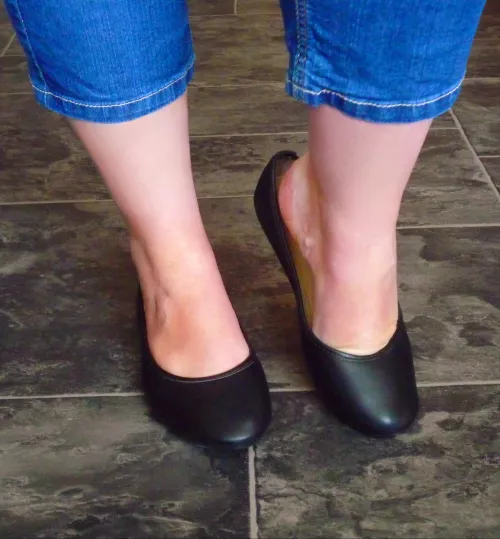 My feet are very hot in my pretty ballet flats