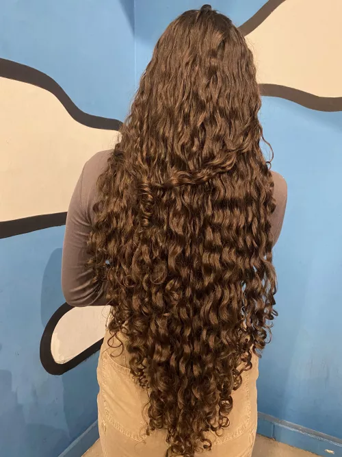 My hair grows very fast and it is difficult to keep it healthy.