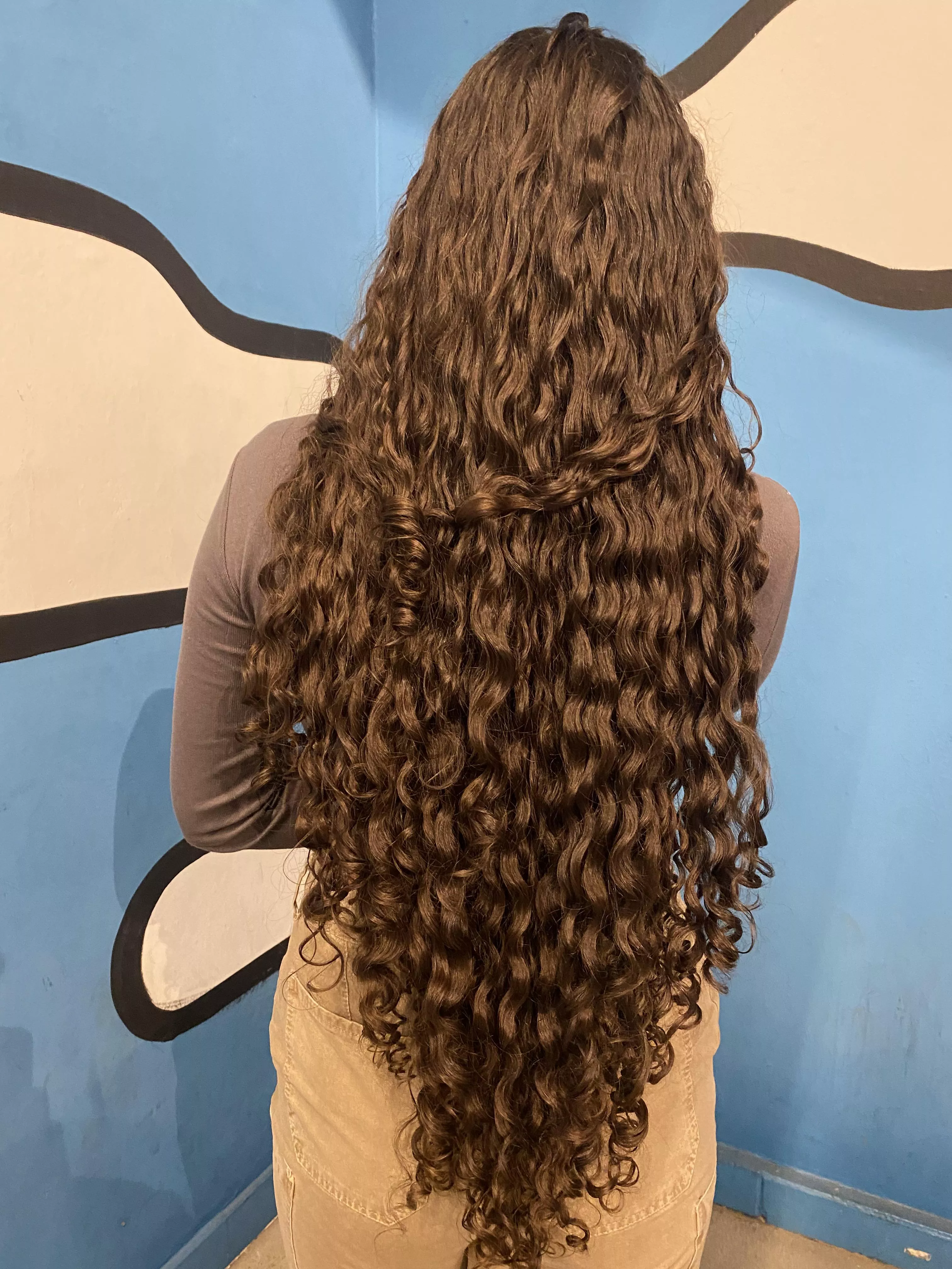 My hair grows very fast and it is difficult to keep it healthy.