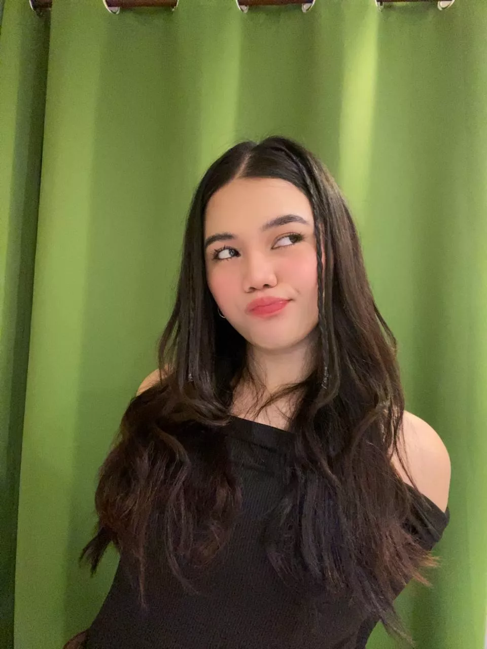 My hair looks cute, right?