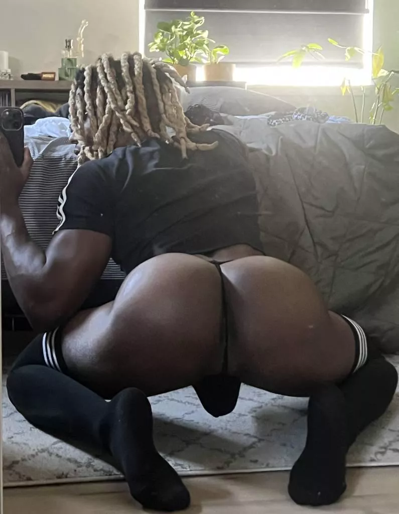 Obsessed with thongs lately 🥵 Should I post more?