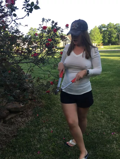 Ok. It got so much attention, she agreed to post this one without blur. Enjoy ☺️ 