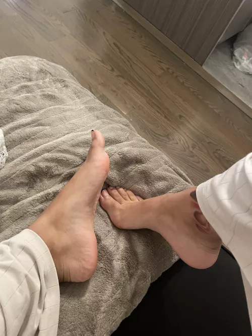 Perfect arched feet 😝🦶🏻